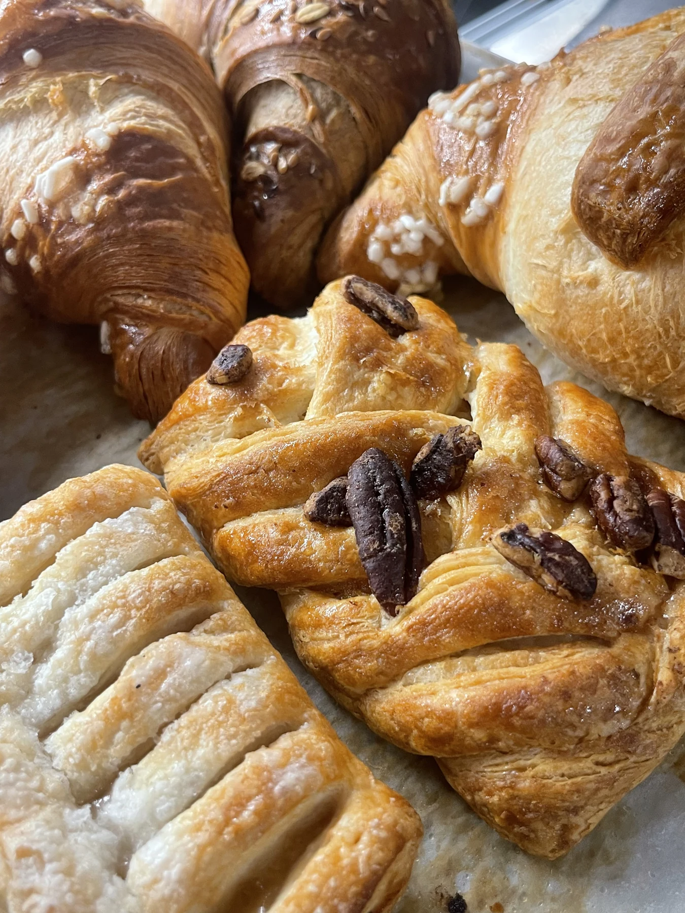 Cornetti e sfoglie caldi appena sfornati a Caffè del Colle